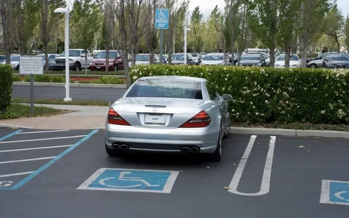 Can You Park a Car Without License Plates in Your Driveway
